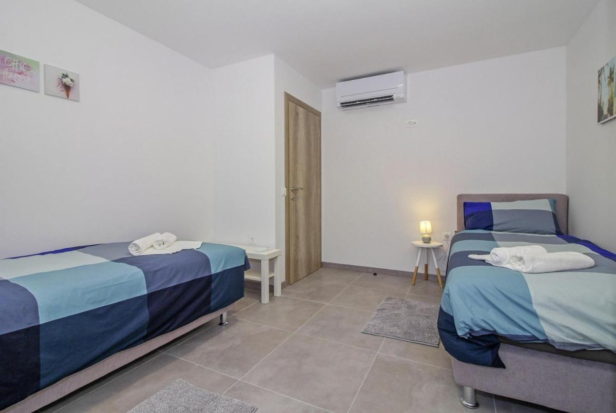 Вилла Natascha In Pamici - Haus Fuer 6 Personen Zminj Экстерьер фото